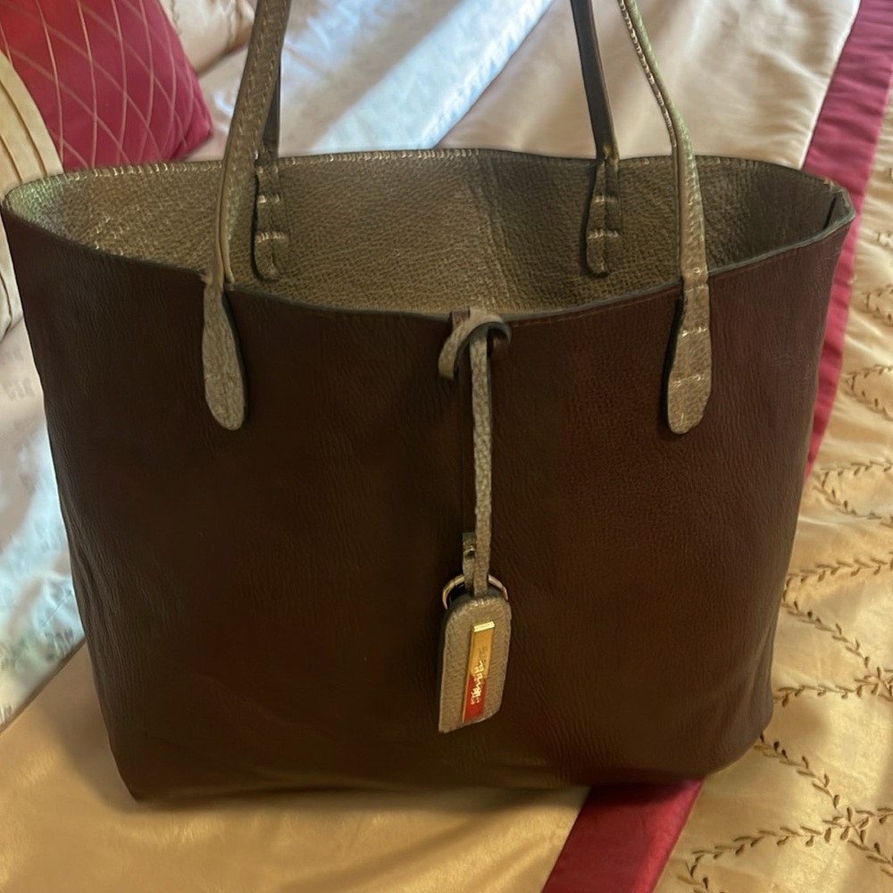Reversible lightweight tote with inner case